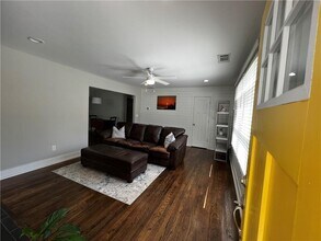 1611 Wellswood Dr SE in Atlanta, GA - Foto de edificio - Building Photo