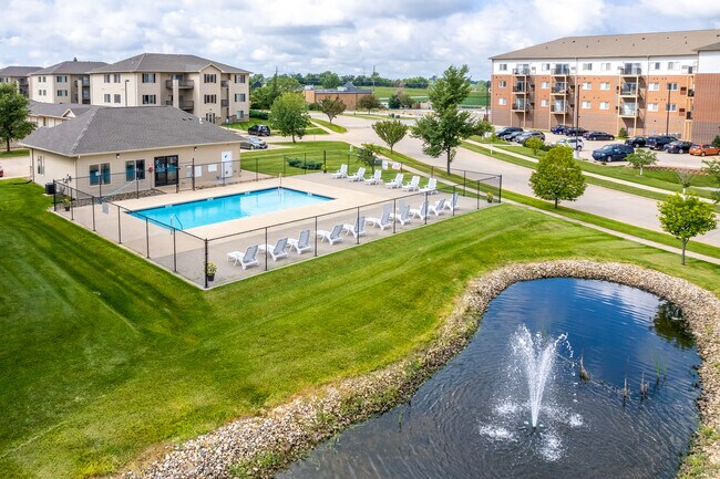 Wheatland Condos in Cedar Rapids, IA - Foto de edificio - Building Photo