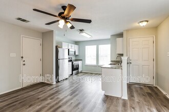 6315 Fence Crossing in San Antonio, TX - Building Photo - Building Photo