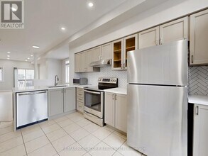 115 Piggott Mews in Toronto, ON - Building Photo - Building Photo