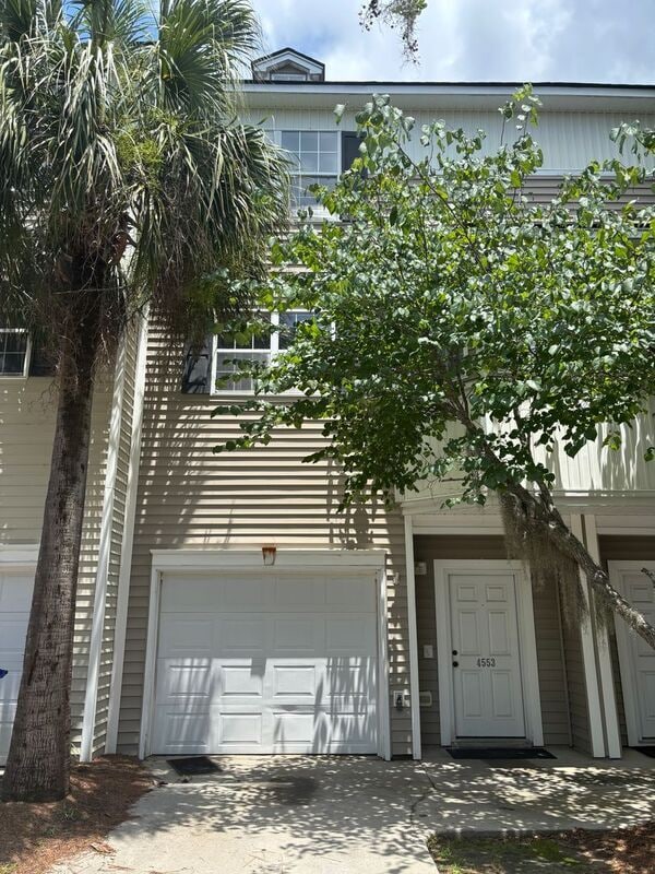 property at 4553 Great Oak Dr