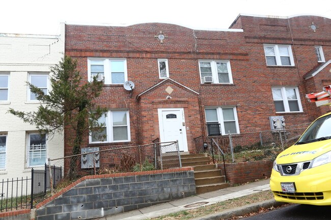 1226 Queen St NE in Washington, DC - Building Photo - Building Photo
