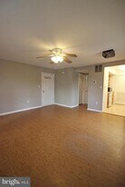 2604 S Arlington Mill Dr in Arlington, VA - Building Photo