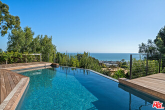 23812 Malibu Crest Dr in Malibu, CA - Building Photo - Building Photo