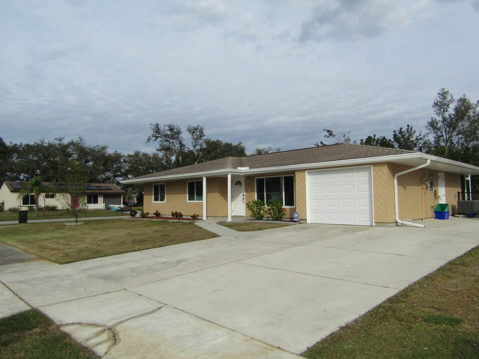 4596 Tollefson Ave in North Port, FL - Building Photo