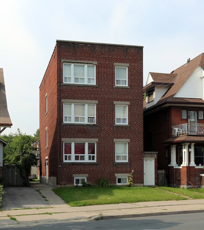 948 King St E in Hamilton, ON - Building Photo - Primary Photo