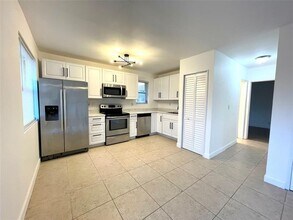 4071 N Dixie Hwy in Oakland Park, FL - Building Photo - Building Photo