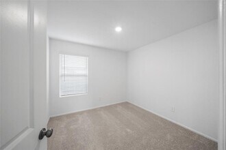 621 Roaring Fls Dr in Willis, TX - Building Photo - Building Photo
