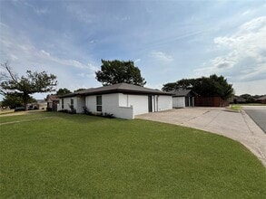 6250 Shirley Dr in North Richland Hills, TX - Building Photo - Building Photo