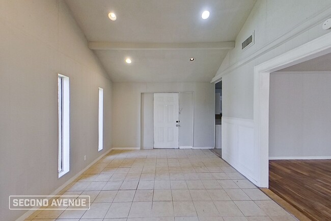 1000 N Pruett St in Baytown, TX - Building Photo - Building Photo