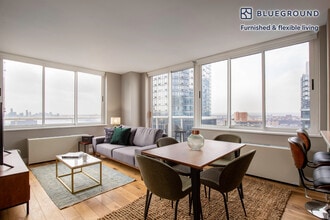 560 W 43rd St in New York, NY - Building Photo - Building Photo