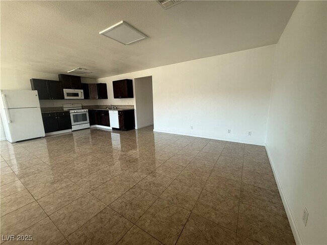 6968 Hopkins Dr in Las Vegas, NV - Building Photo - Building Photo