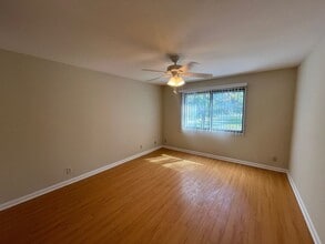 430 S Niagara St in Burbank, CA - Foto de edificio - Building Photo