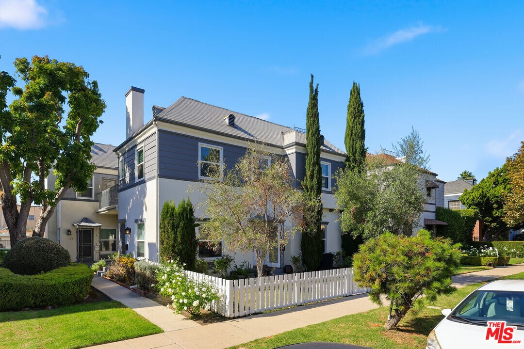 111 N Harper Ave in Los Angeles, CA - Building Photo