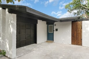 11103 Greenwillow Dr in Houston, TX - Building Photo