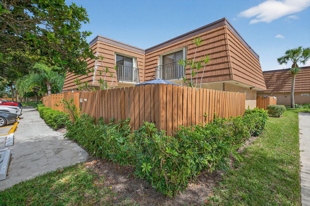 2701 27th Ct in Jupiter, FL - Building Photo