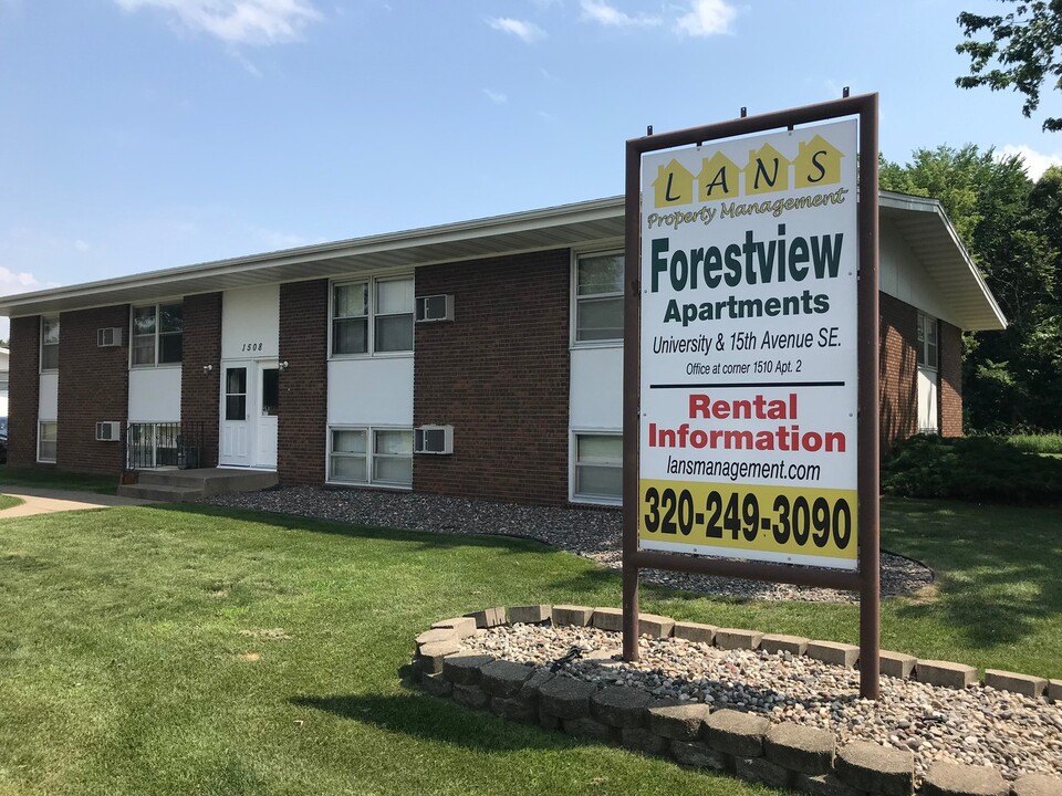 1524 15th Ave SE in St. Cloud, MN - Foto de edificio