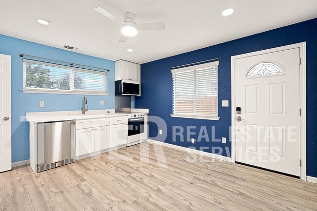 3644 Cody Way in Sacramento, CA - Building Photo - Building Photo