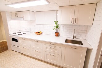 72 Amsterdam Av in Toronto, ON - Building Photo - Building Photo