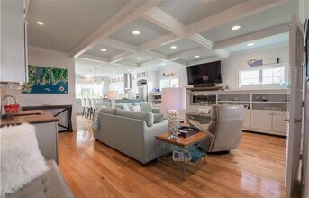 10 Julia Ct in Middletown, RI - Building Photo - Building Photo