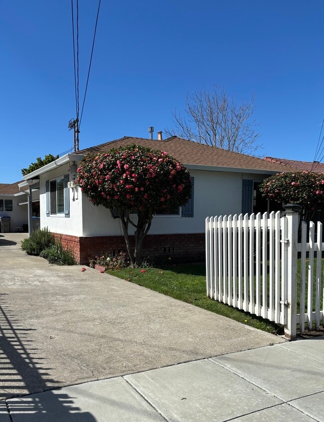 property at 821 N 17th St