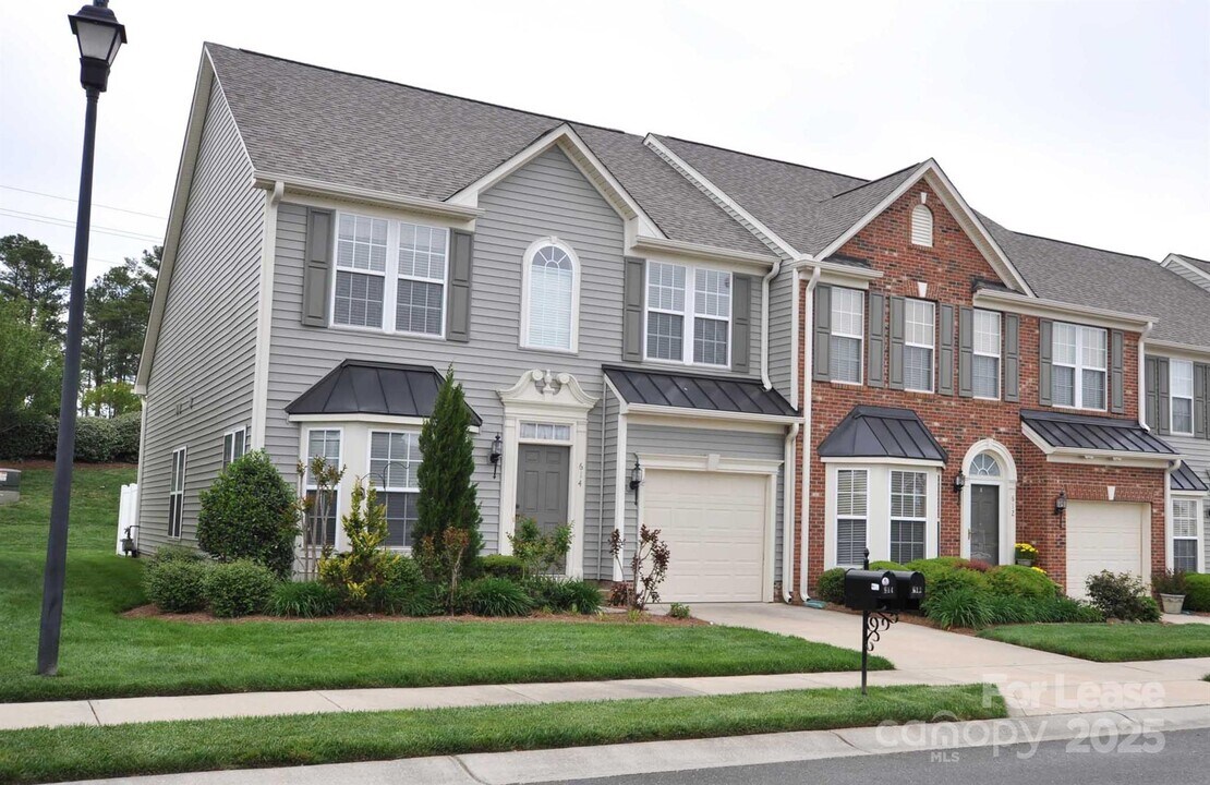 614 Bayou Cir in Lake Wylie, SC - Building Photo
