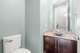 2110 Shearn St in Houston, TX - Foto de edificio - Building Photo