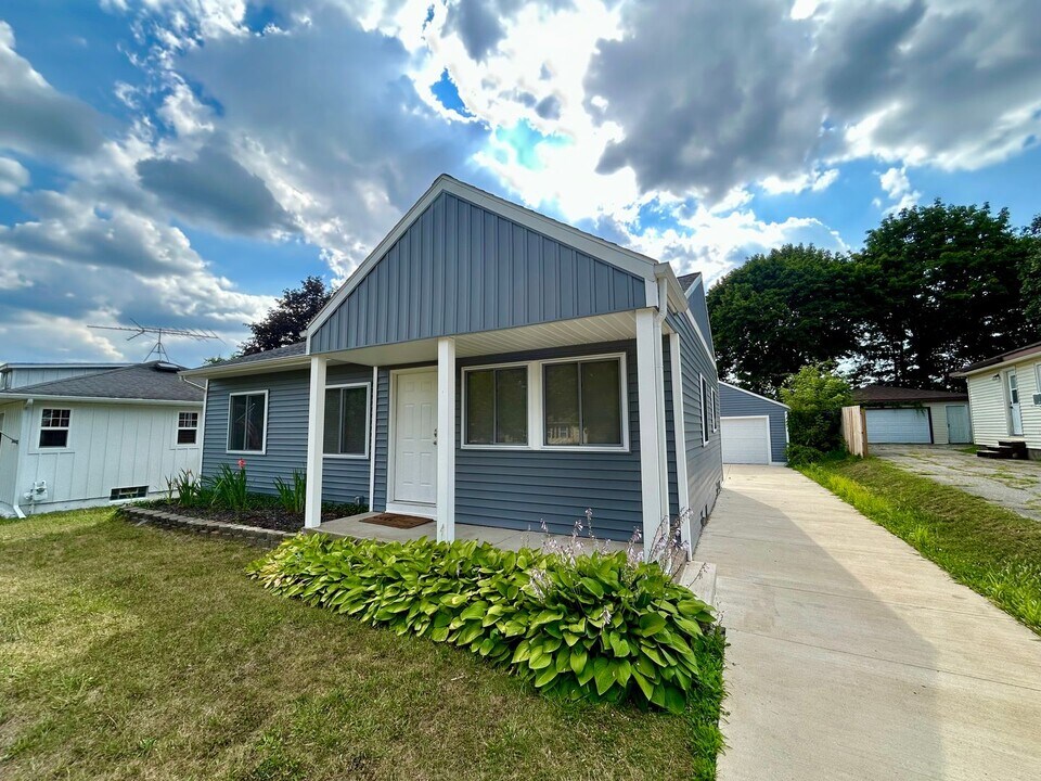 1845 Herrick Ave NE in Grand Rapids, MI - Building Photo