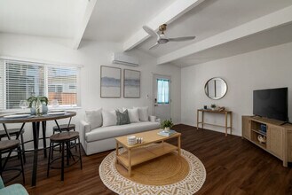 4587 Saratoga Ave in San Diego, CA - Building Photo - Building Photo