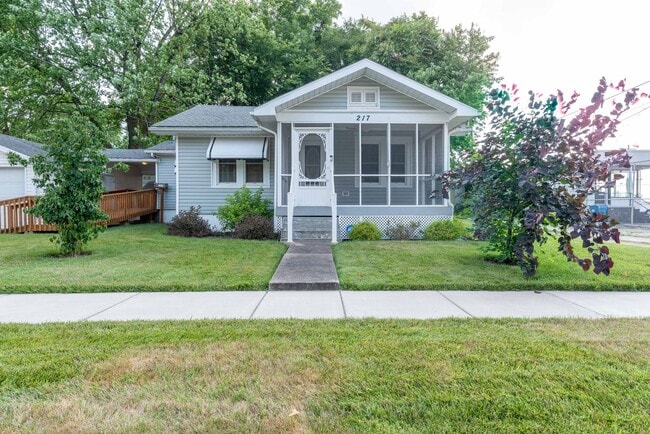 property at 217 S Pickwick Ave
