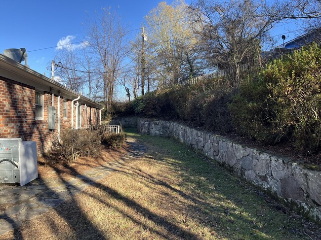 1908 Country Club Rd in Hendersonville, NC - Building Photo - Building Photo