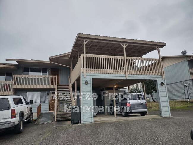 2953 W Lorraine Ave in Roseburg, OR - Building Photo - Building Photo