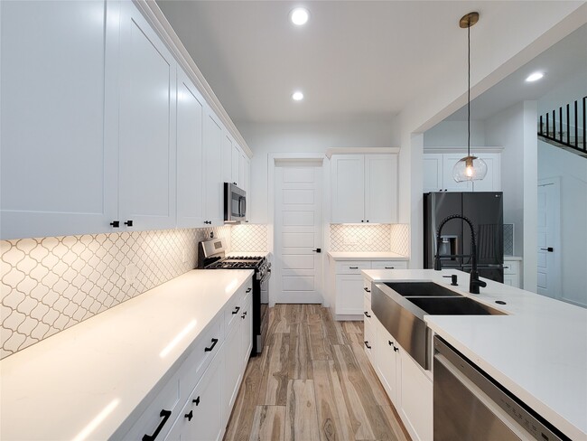 property at 5019 Creekmont Dr