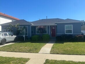 5300 W 119th Pl, Unit 2 in Inglewood, CA - Foto de edificio - Building Photo