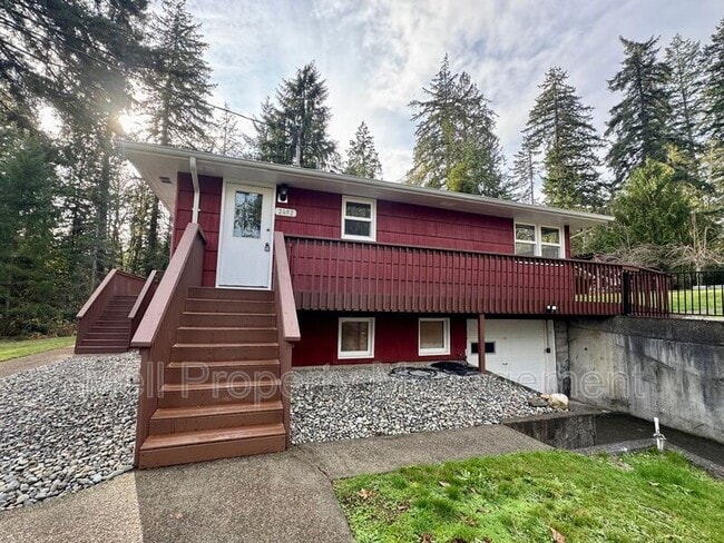 2492 E Pickering Rd in Shelton, WA - Building Photo - Building Photo