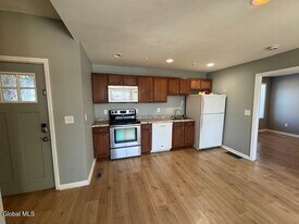 461 Troy-Schenectady Rd in Latham, NY - Building Photo