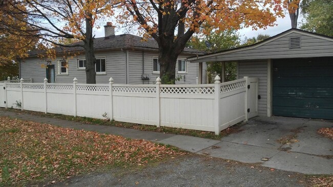 24367Ames Hwy in Taylor, MI - Foto de edificio - Building Photo