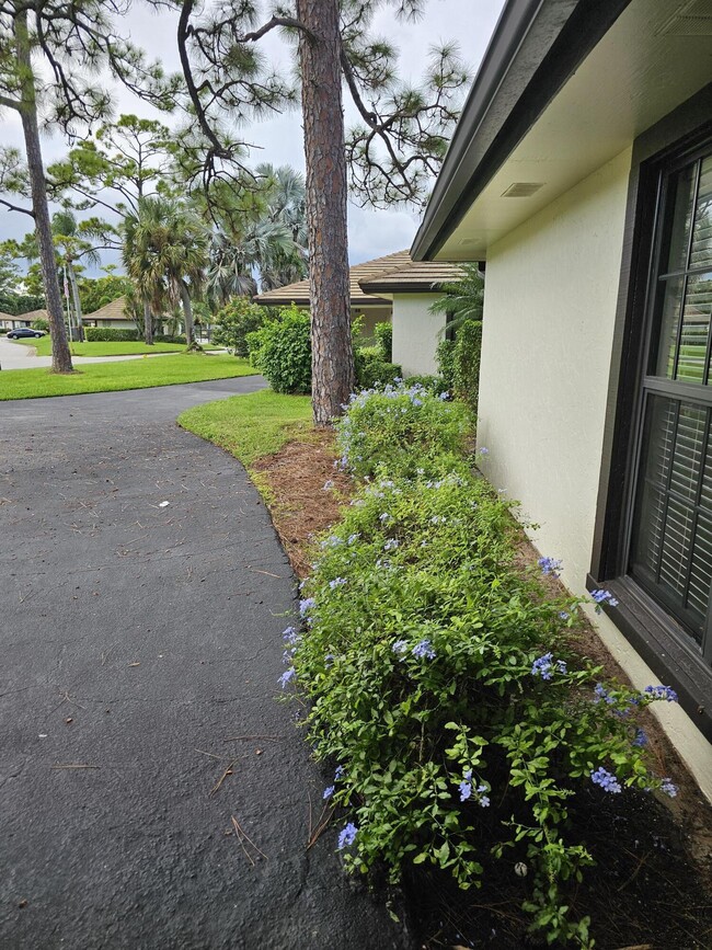 435 Pine Villa Dr in Atlantis, FL - Building Photo - Building Photo