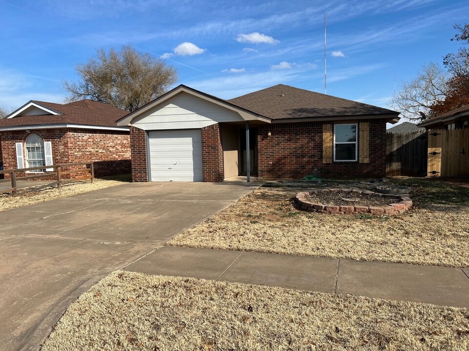 8501 Vernon Ave in Lubbock, TX - Building Photo