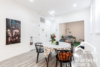 2745 W Division St, Unit 4F in Chicago, IL - Building Photo - Building Photo