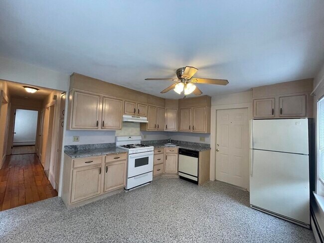 164 Brown St in Waltham, MA - Building Photo - Building Photo