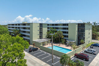 Santa Monica Condominiums in Hollywood, FL - Building Photo - Building Photo