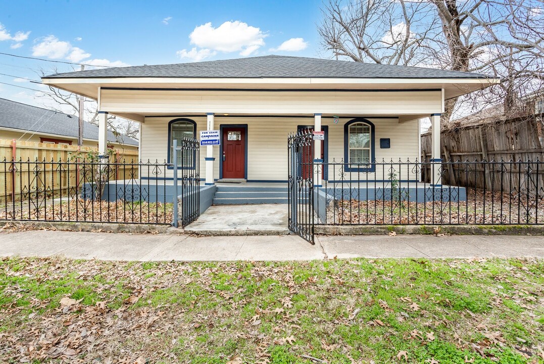 111 S Henderson Ave in Dallas, TX - Building Photo
