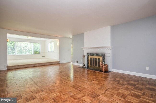 property at 3313 W Coquelin Terrace