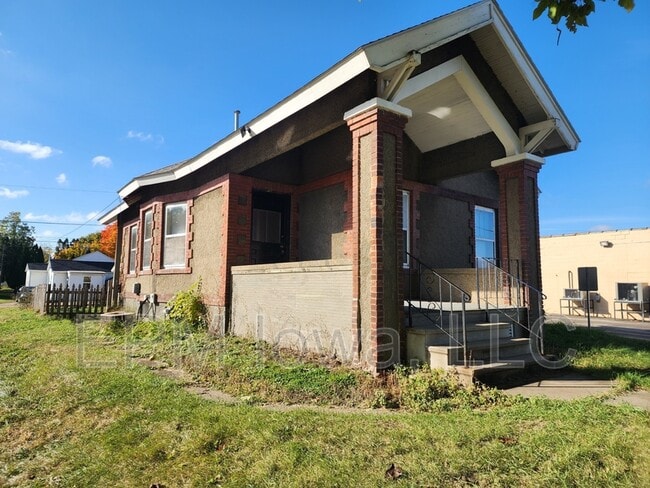2019 Falls Ave in Waterloo, IA - Building Photo - Building Photo