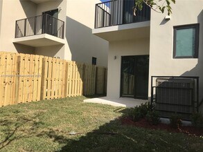 4370 E 10th Ave in Hialeah, FL - Building Photo - Building Photo
