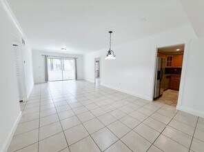 7917 SW 104th St, Unit F101 in Miami, FL - Building Photo - Building Photo