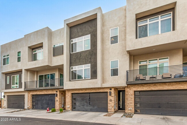 6850 E McDowell Rd in Scottsdale, AZ - Foto de edificio - Building Photo