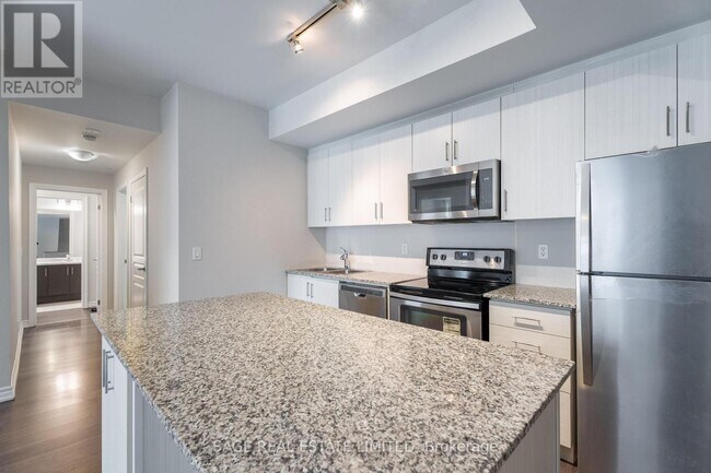 140 Long Branch Ave in Toronto, ON - Building Photo - Building Photo