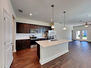 2216 Saffron Walden Dr in Plant City, FL - Foto de edificio - Building Photo